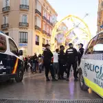 Policías nacionales patrullando en la malagueña calle Larios