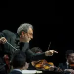 El director Josep Pons en el concierto "Beethoven 250" de la Fundación La Caixa