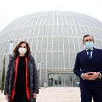 La presidenta de la Comunidad de Madrid, Isabel Díaz Ayuso y el consejero de Justicia, Interior y Víctimas del Gobierno regional, Enrique López, en la nueva sede del Instituto de Medicina de Legal y Ciencias Forenses de Valdebebas