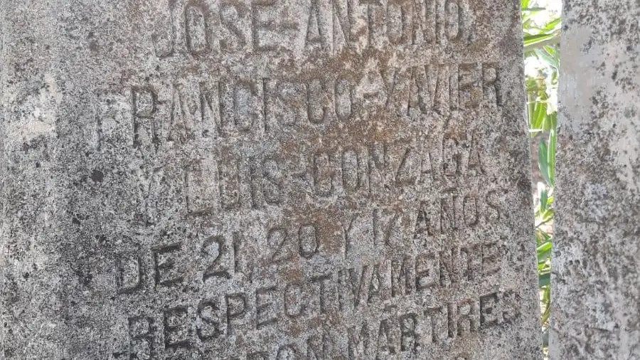 Estela funeraria de Valentín Gamazo y sus hijos