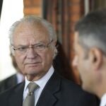 El rey Carlos XVI Gustavo de Suecia abandonó este jueves su habitual discreción política