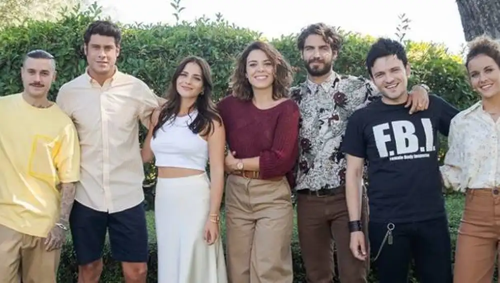 Foto del rodaje de el reencuentro de los actores de "Física o Química"