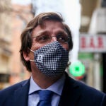 El alcalde de Madrid, José Luis Martínez-Almeida participa en la gala solidaria La Alegría de Vivir: 60 artistas contra la COVID-19, organizada por la Fundación Atlético de Madrid y la Fundación Cruz Roja para recaudar fondos para los familiares de las víctimas de la enfermedad, en Madrid (España), a 18 de diciembre de 2020.18 DICIEMBRE 2020Ricardo Rubio / Europa Press18/12/2020