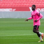Joris Gnagnon durante un entrenamiento con el Sevilla.