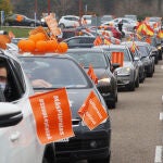 Cientos de coches circulan en coche en una concentración contra la reforma educativa conocida como Ley Celaá en Valladolid