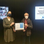 La responsable de RSE de Iberaval, Cristina Cordero, junto al delegado de Manos Unidas en Valladolid, José María Borge