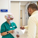 En HM Fertility Center todo el personal también sigue un estricto control de la Covid-19 a través de pruebas rutinarias