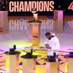 LeBron James, en la ceremonia de entrega del anillo antes del arranque de la temporada
