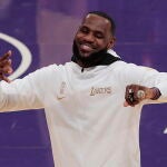 LeBron James presume de cuarto anillo, el primero con los Lakers