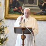 Ángelus. El Papa recuerda la importancia de hacer las paces en la familiaEn la Fiesta de la Sagrada Familia, el Papa Francisco invita a seguir el modelo de la familia de Nazaret y da algunos consejos para un ambiente familiar sano: "si discuten, hagan l