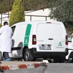 Llegada de la furgoneta de la Junta de Andalucía con la vacuna de la Covid-19, a la residencia de pensionistas IASS de la Junta de Andalucía en Málaga el domingo