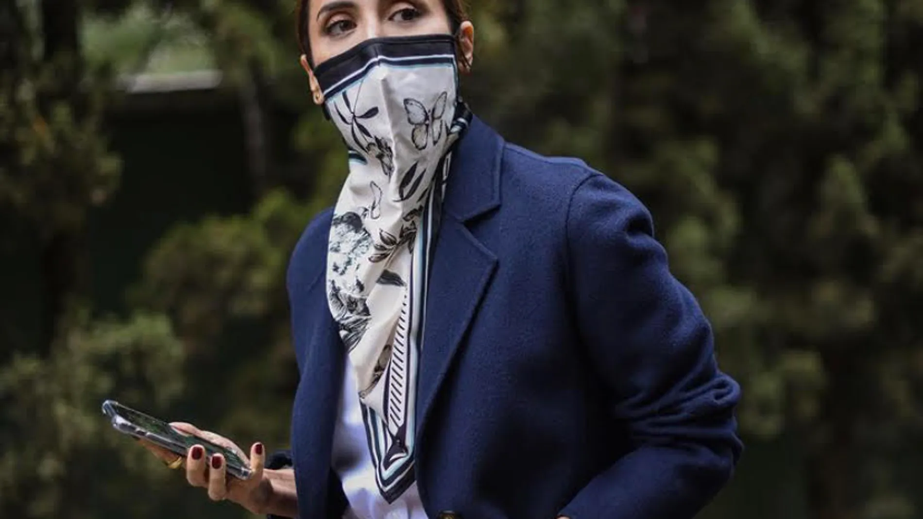 Tamara Falcó se apunta a la última moda en mascarillas.