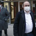 El ministro de Sanidad y secretario de organización del PSC, Salvador Illa, acompañado del secretario general del PSC, Miquel Iceta, a su llegada esta tarde a la sede del partido en Barcelona