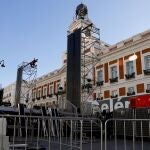 Vista de la Puerta del Sol en Madrid donde se ultiman los preparativos para una atípica Nochevieja, este miércoles