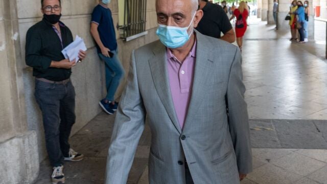 Fernando Villén, exdirector de la Faffe, antes de una de sus comparecencias ante el juez en Sevilla