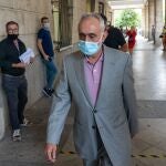 Fernando Villén, exdirector de la Faffe, antes de una de sus comparecencias ante el juez en Sevilla