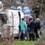 Jóvenes asistentes a la "rave" de Llinars del Vallès por Nochevieja