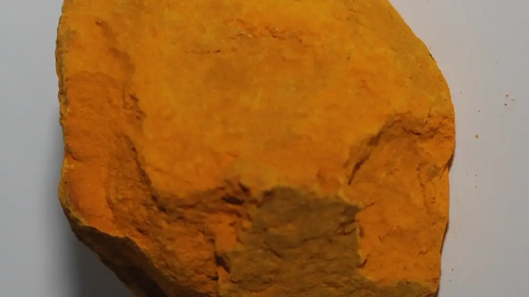 Una muestra de purree de Amarillo de Calcuta o Amarillo indio.
