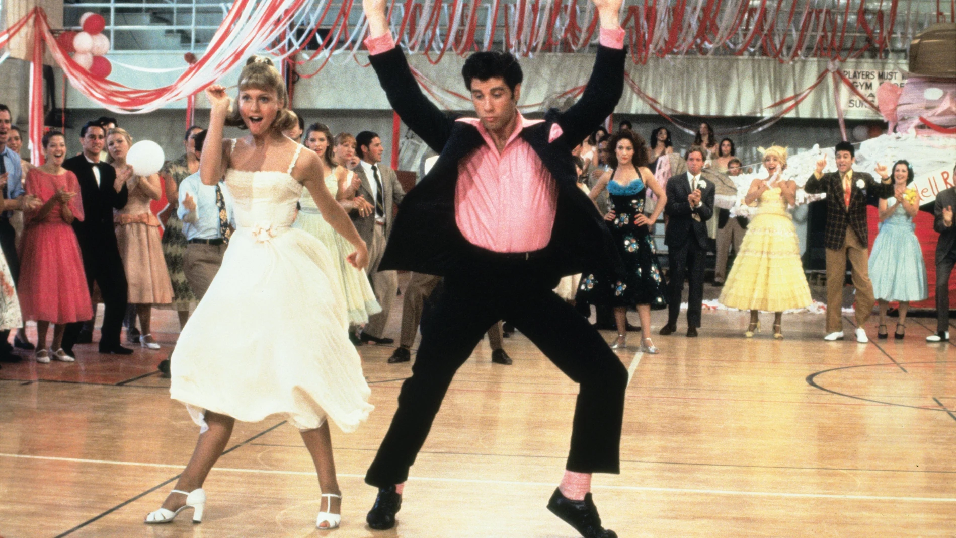 John Travolta y Olivia Newton-John, en la escena del baile escolar de "Grease"