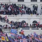 Seguidores de Donald Trump irrumpen en el Capitolio de los Estados Unidos