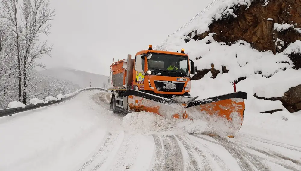 El temporal deja 50 carreteras cortadas y 98 en las que se requieren cadenas en la Comunitat Valenciana
