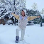Amelia Bono con sudadera de Isabel Marant bajo la gran nevada de Madrid.