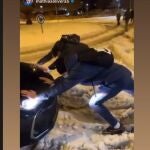 Los jugadores del Getafe empujando el Uber