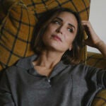Tamara Falcó y el polo de Zara de rebajas que está a punto de agotar.