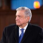 MEX3172. CIUDAD DE MÉXICO (MÉXICO), 11/01/2021.- El presidente de México, Andrés Manuel López Obrador, habla durante una conferencia de prensa este lunes, en Palacio Nacional, en la capital del país. Obrador leyó la carta que envió en marzo de 2019 al rey de España, Felipe VI, en la que exige al Estado español una disculpa por los crímenes cometidos durante la conquista. EFE/PRESIDENCIA/SOLO USO EDITORIAL/ NO VENTAS