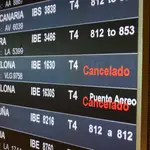 Panel indicativo de varios vuelos cancelados