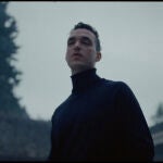 C Tangana en el videoclip de "Comerte entera"