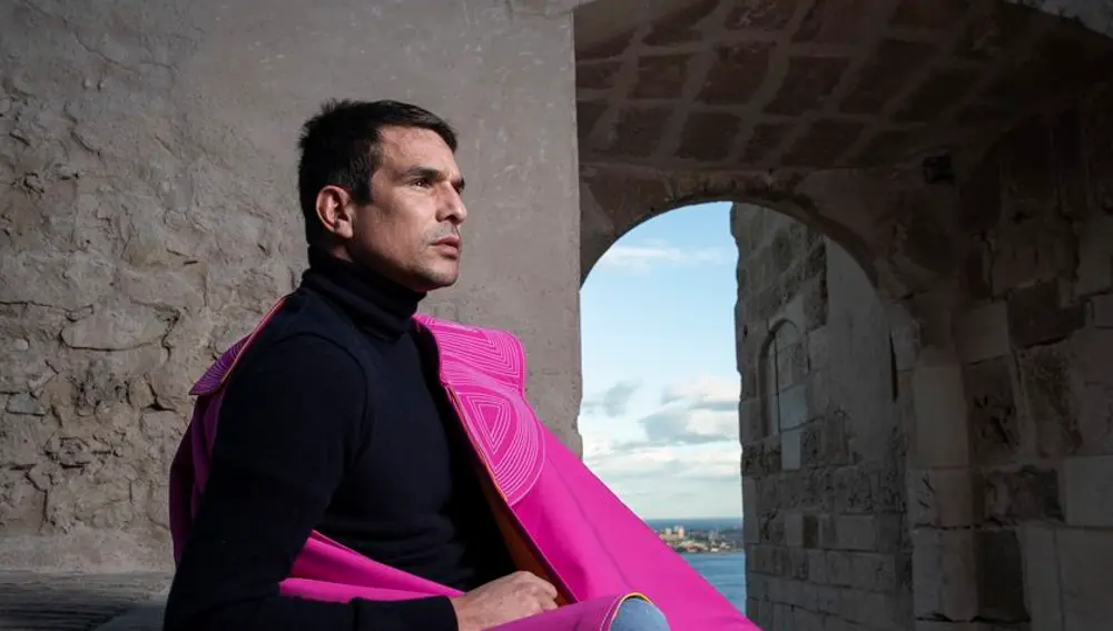 Jose María Manzanares, torero, fotografiado en el castillo de Alicante
