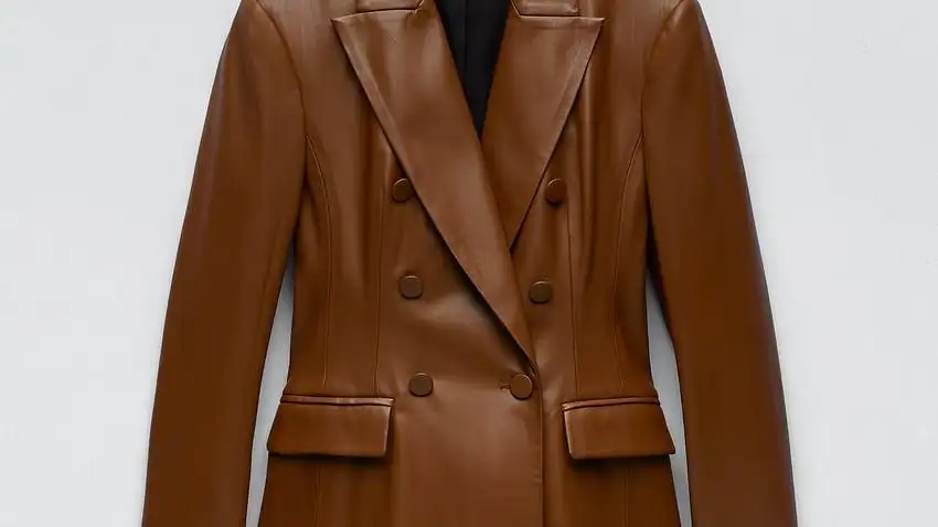 Blazer efecto piel.
