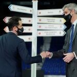El vicepresidente regional, Ignacio Aguado, y el presidente de la ACB, Antonio Martín