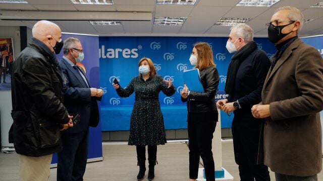 La presidenta del PPCV, Isabel Bonig y la presidenta del PPCV en la ciudad de Valencia, Maria Jose Catalá, informa de su reunión con representantes de la Interagrupación de Fallas de Valencia