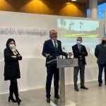 Luis Callejón atiende a los medios de comunicación en una rueda de prensa en la Diputación de Málaga