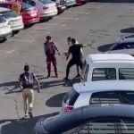Captura del vídeo de la agresión publicado en LA RAZÓN