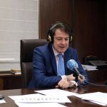 El presidente de Castilla y León, Alfonso Fernández Mañueco, durante la entrevista en Herrera en la Cope