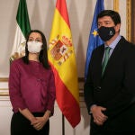 La presidenta de Ciudadanos (Cs), Inés Arrimadas (i), junto al vicepresidente de la Junta, Juan Marín (d)