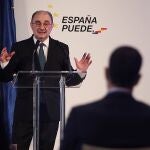 El presidente de Aragón, Javier Lambán, se dirige al presidente del Gobierno, Pedro Sánchez, en una imagen reciente