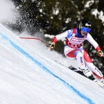 La suiza Lara Gut-Behrami en acción durante la carrera de Súper G femenino en la Copa del Mundo de Esquí Alpino de la FIS en Crans-Montana, Suiza, el 24 de enero de 2021. EFE/EPA/JEAN-CHRISTOPHE BOTT