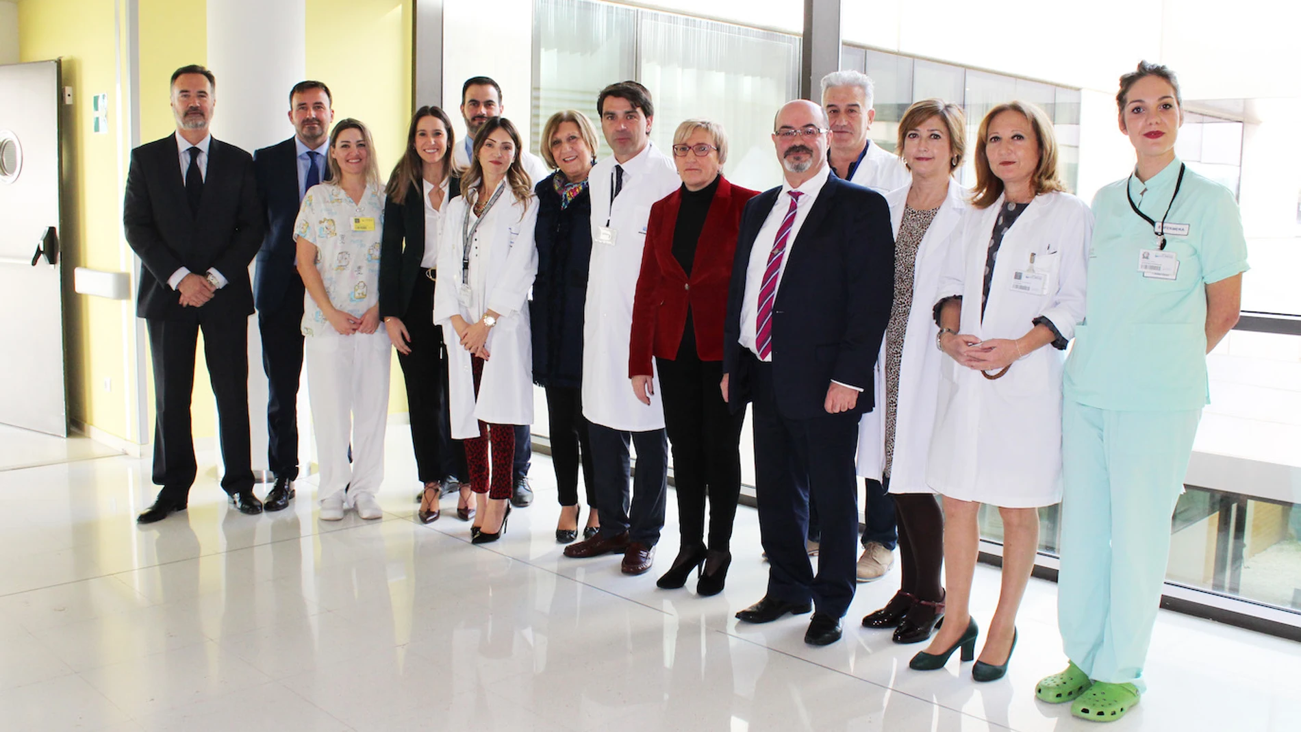 José Antonio García Gómez, junto a la consellera de Sanidad en su visita al Hospital de Torrevieja