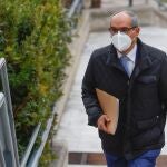 MADRID, 25/01/2021.- El ex consejero de Educación Rafael Van Grieken a su llegada este lunes a la Audiencia de Madrid para asistir al juicio contra la expresidenta de Madrid Cristina Cifuente