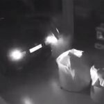 El impacto del coche de gama alta en la entrada de la tienda fue potente