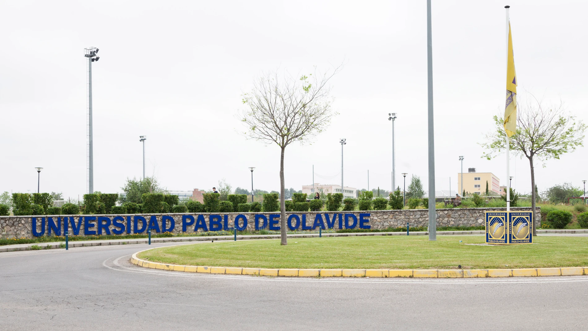 Imagen de la entrada principal de la Universidad Pablo de Olavide de Sevilla