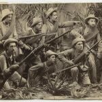 Soldados españoles durante la Guerra de Cuba armados con Maüsers y preparados para una emboscada en diciembre de 18951895 España Guerras Guerra de Cuba 1895 1898Infantería