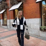 María Pombo con el vaquero de Zara que no puede faltar en tu armario.