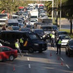 Dispositivo policial para controlar los cierres perimetrales en 16 municipios valencianos.