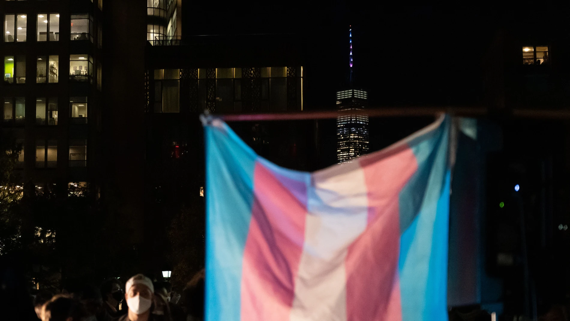 Imagen de archivo de una bandera transexual, en la ciudad de Nueva York