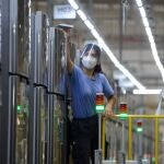 Una trabajadora de la industria de los electrodomésticos